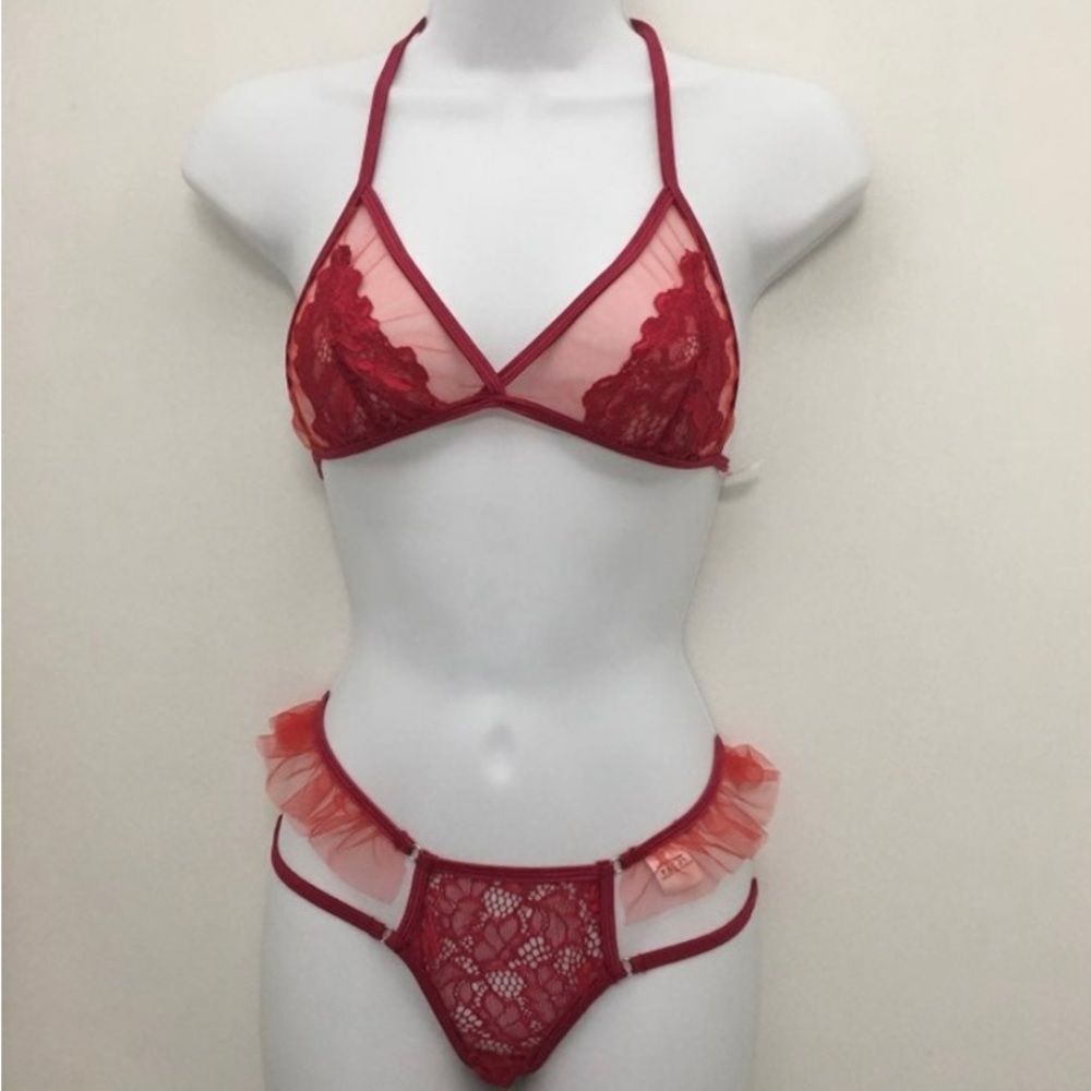 Elegant Red Lace Women's Intimate Set
